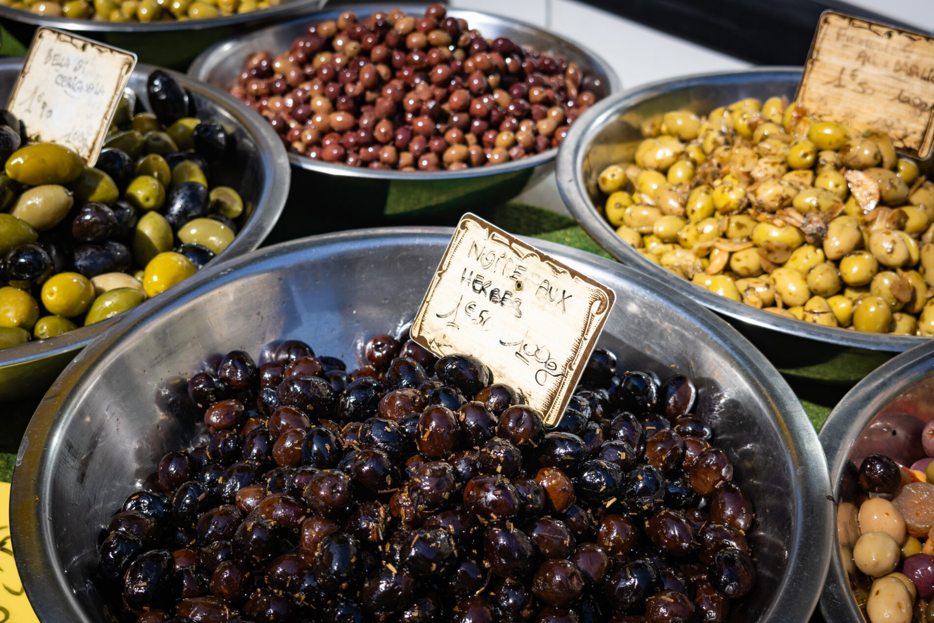 marché provençal olives